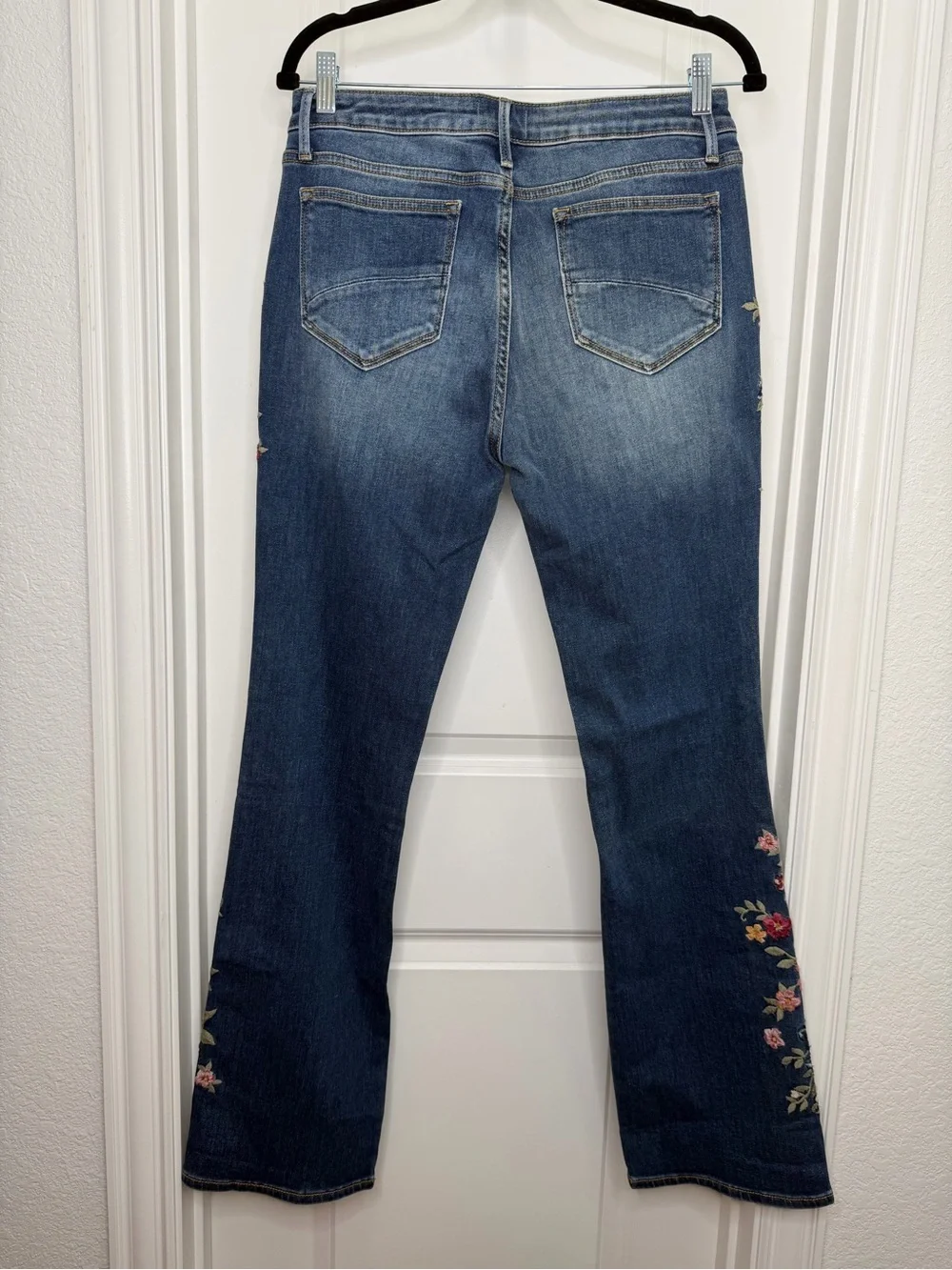 Driftwood Floral Embroidered Bootcut Jeans Sz 30 NWT! - Picture 2 of 5